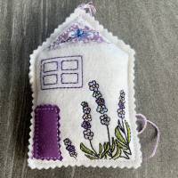 Duftende, bestickte Lavendelhäuschen aus Wollfilz, befüllt mit einheimischen Blüten - Auswahl Bild 5
