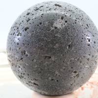GROSSE Basaltlava Edelsteinkugel 60 mm, Meditation und Heilsteine, glänzende Kugel, Wunderbarer Kristall Bild 1