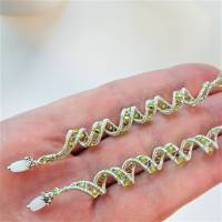 Traumhafte funkelnde lange Ohrringe grün weiß handmade Spiralperle silberfarben Brautschmuck Bild 5