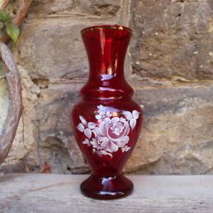 Vase rubinrotes Glas Rosendekor Emaillefarben 50er 60er Jahre Vintage DDR Bild 1