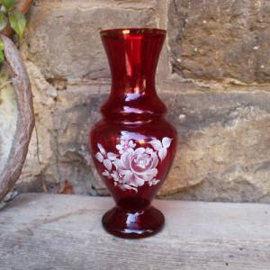 Vase rubinrotes Glas Rosendekor Emaillefarben 50er 60er Jahre Vintage DDR Bild 2