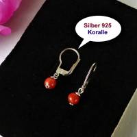 Ohrringe mit roten Korallen-Perlen von Hand in Silber eingefasst Bild 2