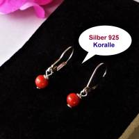 Ohrringe mit roten Korallen-Perlen von Hand in Silber eingefasst Bild 3