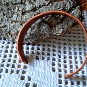 Armreif, massives, schmales  Kupferarmband, gestempelt, handgemacht in Bayern Bild 7