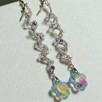 Lange funkelnde Ohrringe mit Blüte lila pastell handmade Spiralperle silberfarben Brautschmuck Bild 10