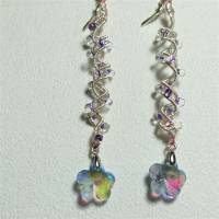 Lange funkelnde Ohrringe mit Blüte lila pastell handmade Spiralperle silberfarben Brautschmuck Bild 9