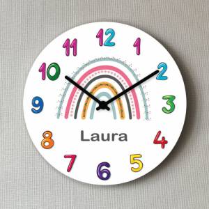 Uhr Kinderzimmer Regenbogen Kindergeschenk personalisierte Wanduhr Bild 1