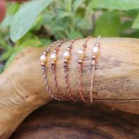 Schmales Makramee-Armband mit Süßwasser-Perle und Rosegold-filled Perlen Bild 1