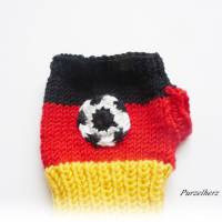 Kind - Handgestrickte Armstulpen/Pulswärmer mit Daumenloch,Fußball - Fan,Deutschland,Handstulpen,Geschenk,schwarz,rot Bild 3