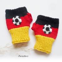 Kind - Handgestrickte Armstulpen/Pulswärmer mit Daumenloch,Fußball - Fan,Deutschland,Handstulpen,Geschenk,schwarz,rot Bild 4