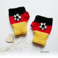 Kind - Handgestrickte Armstulpen/Pulswärmer mit Daumenloch,Fußball - Fan,Deutschland,Handstulpen,Geschenk,schwarz,rot Bild 5