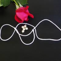 Kreuzanhänger mit Perlen  und weißem Stoffband Bild 3
