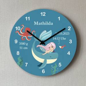 Kinderwanduhr Wal Meerjungfrau Mädchen Wanduhr personalisierte Uhr Baby Geburtsdaten Bild 1