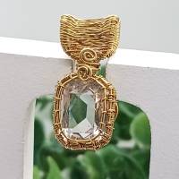 Kettenanhänger Bergkristall in vergoldeter handgefertigter Fassung aus Sterlingsilberdraht Bild 3
