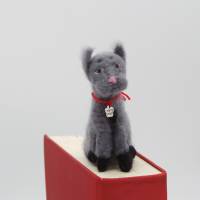 Lesezeichen graue Katze - Kater bewacht das Buch seiner Besitzer, witziges Lesezeichen für Katzefreunde, Buchaccessoires Bild 2