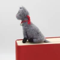 Lesezeichen graue Katze - Kater bewacht das Buch seiner Besitzer, witziges Lesezeichen für Katzefreunde, Buchaccessoires Bild 4