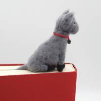 Lesezeichen graue Katze - Kater bewacht das Buch seiner Besitzer, witziges Lesezeichen für Katzefreunde, Buchaccessoires Bild 5