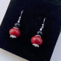 Zum verlieben schön, Rote  Korallen Ohrringe mit schwarzen Onyx Kugeln, handgemachtes Unikat Bild 5