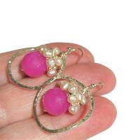 Tolle Ohrringe handgefertigt pink Achat mit rosa Keshi im gehämmerten Ring silberfarben Bild 1