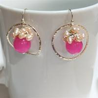 Tolle Ohrringe handgefertigt pink Achat mit rosa Keshi im gehämmerten Ring silberfarben Bild 2