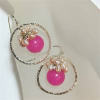 Tolle Ohrringe handgefertigt pink Achat mit rosa Keshi im gehämmerten Ring silberfarben Bild 3