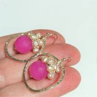Tolle Ohrringe handgefertigt pink Achat mit rosa Keshi im gehämmerten Ring silberfarben Bild 4