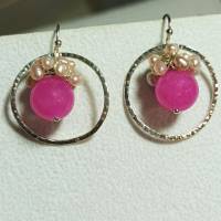 Tolle Ohrringe handgefertigt pink Achat mit rosa Keshi im gehämmerten Ring silberfarben Bild 5