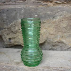 kleine Vase aus grünem Pressglas Glas 50er 60er Jahre DDR Bild 1