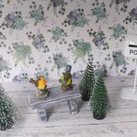 Miniatur Gartenszene im Winter - Tannen, Vögel, Bank Briefkasten    zur Dekoration oder zum Basteln für den Feengarten Bild 1
