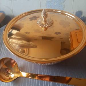 Goldene Metallschale mit Deckel und Kelle, Bowletopf, Schale für Obstsalat Bild 2