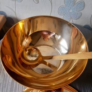 Goldene Metallschale mit Deckel und Kelle, Bowletopf, Schale für Obstsalat Bild 3
