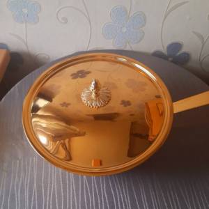 Goldene Metallschale mit Deckel und Kelle, Bowletopf, Schale für Obstsalat Bild 4