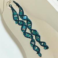 Ohrringe petrol blau Spiralperlen mit funkelnden Mini Glaswürfeln Ohrhaken silberfarben handmade Ohrschmuck handgemacht Bild 4