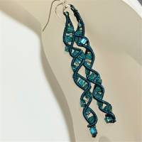 Ohrringe petrol blau Spiralperlen mit funkelnden Mini Glaswürfeln Ohrhaken silberfarben handmade Ohrschmuck handgemacht Bild 6