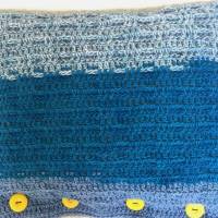 Häkelkissen handgehäkelt Blautöne mit schönem Farbverlauf von Hobbyhaus Bild 4