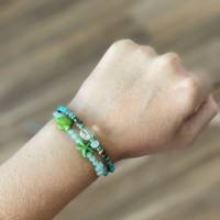 Armband „2.0“ grün - Zweireihiges maritimes Armband mit Seestern, Schildkröte, Perlen und Edelsteinen in grün Bild 5