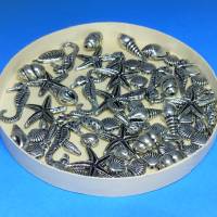 Perlensortiment Meeresmotive, 50 Acrylperlen, altsilber, Seepferdchen, Muscheln, Kunststoffperlen, Perlenmix, Perlenset Bild 1