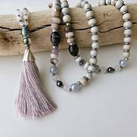 lange Boho Kette mit Quaste, Edelstein Kette, Perlenkette mit Holzperlen, graue Halskette, lange Kette für Damen Bild 7