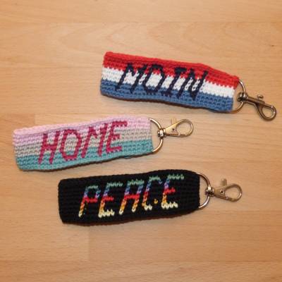 Häkelanleitung Schlüsselbänder mit eingehäkeltem Text: HOME, MOIN, PEACE, pdf-Datei