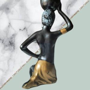 Porzellanfigur, Frau mit Krug, halbnackte Frauenskulptur, Keramikfigur, afrikanische Frau mit Krug Bild 2