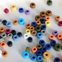 100 Keramikperlen, bunte Perlenmischung, Walzen in vielen Farben, Perlenset, Schmuckherstellung Bild 3