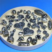 Perlenmischung, 60 Kunststoffperlen, altsilber, diverse Motive, Herzen, Blumen,Spacer, Perlenmix, Perlenset, Perlenmix Bild 2