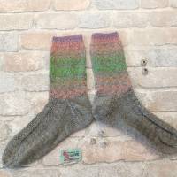 Handgestrickte Socken Kindersocken grau bunt Bild 1