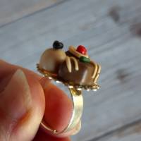 Ring mit Pralinen in miniatur Fimo Polymer clay handmodelliert Fingerring Bild 5