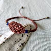 Makramee Armband Keltischer Knoten mit kleinen Glas- und Metallperlen Bild 2