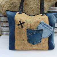 Upcycling Shopper / Strandtasche / Handtasche aus einem schicken Kaffeesack und einer Jeans Bild 1