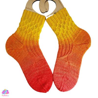 Socken "Juliana", Größe 38/39 handgestrickt, mit tollem Muster und Farbverlauf