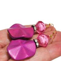 Leichte handmade Ohrringe funkelnd in rosa pink Glas und Holz fuchsia boho chic handgemacht Bild 2