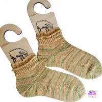 Kurzschaft-Socken, Größe 36/37, aus Sockenwolle mit Baumwolle, handgefärbt, Farbe: Kiwi Bild 1