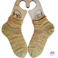 Kurzschaft-Socken, Größe 36/37, aus Sockenwolle mit Baumwolle, handgefärbt, Farbe: Kiwi Bild 2